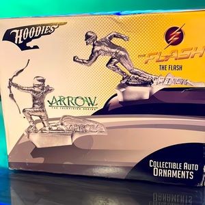 Flash & Arrow LOOTCRATE Superhero Hoodies Set